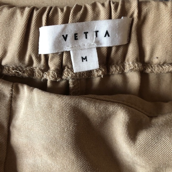 Sustainable VETTA cigarette pants from Timeless Capsule in khaki - Picture 4 of 7